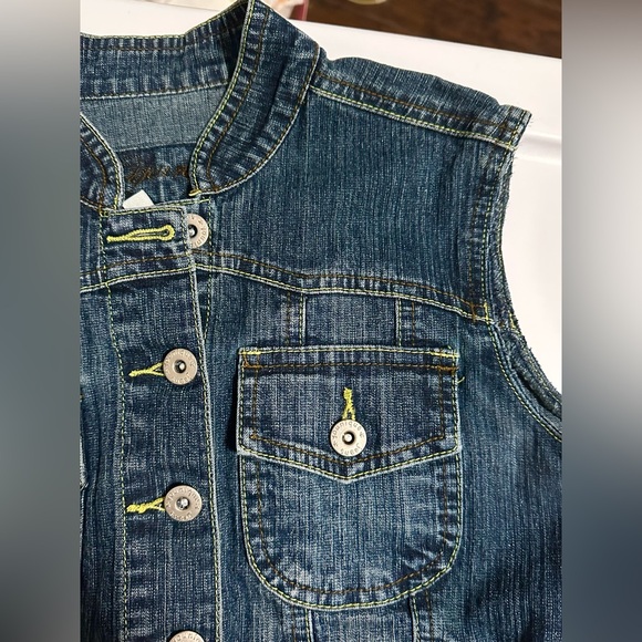 Denim button up cropped sleeveless vest - Picture 3 of 4